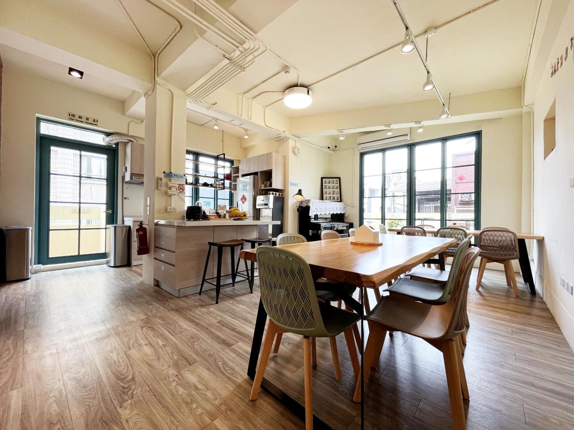 日光輕旅 晃拾光 Funtime Hostel Chiayi Exterior foto