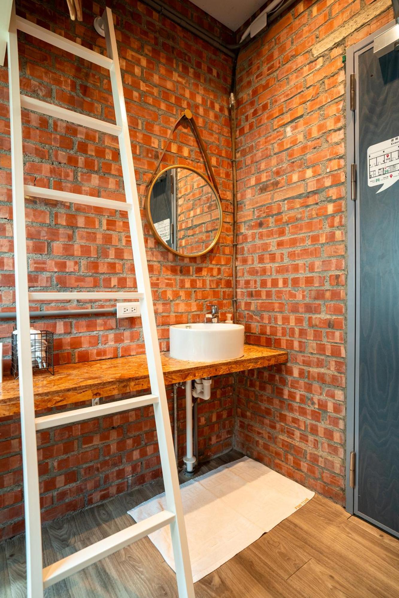 日光輕旅 晃拾光 Funtime Hostel Chiayi Exterior foto