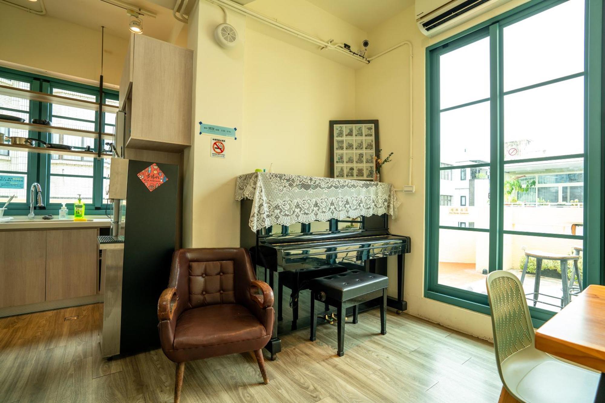 日光輕旅 晃拾光 Funtime Hostel Chiayi Exterior foto